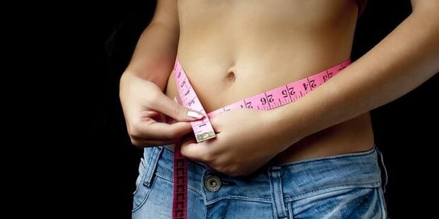 liekna mergina numetus svorį per mėnesį