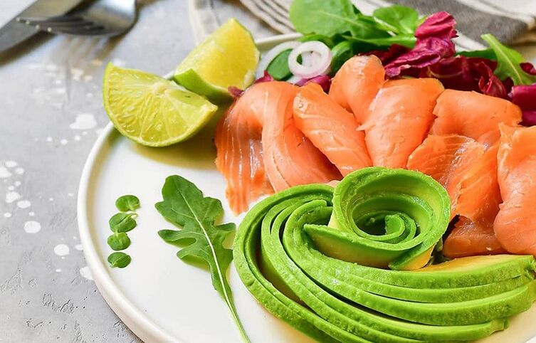 ketogeninei dietai skirta žuvis su daržovėmis